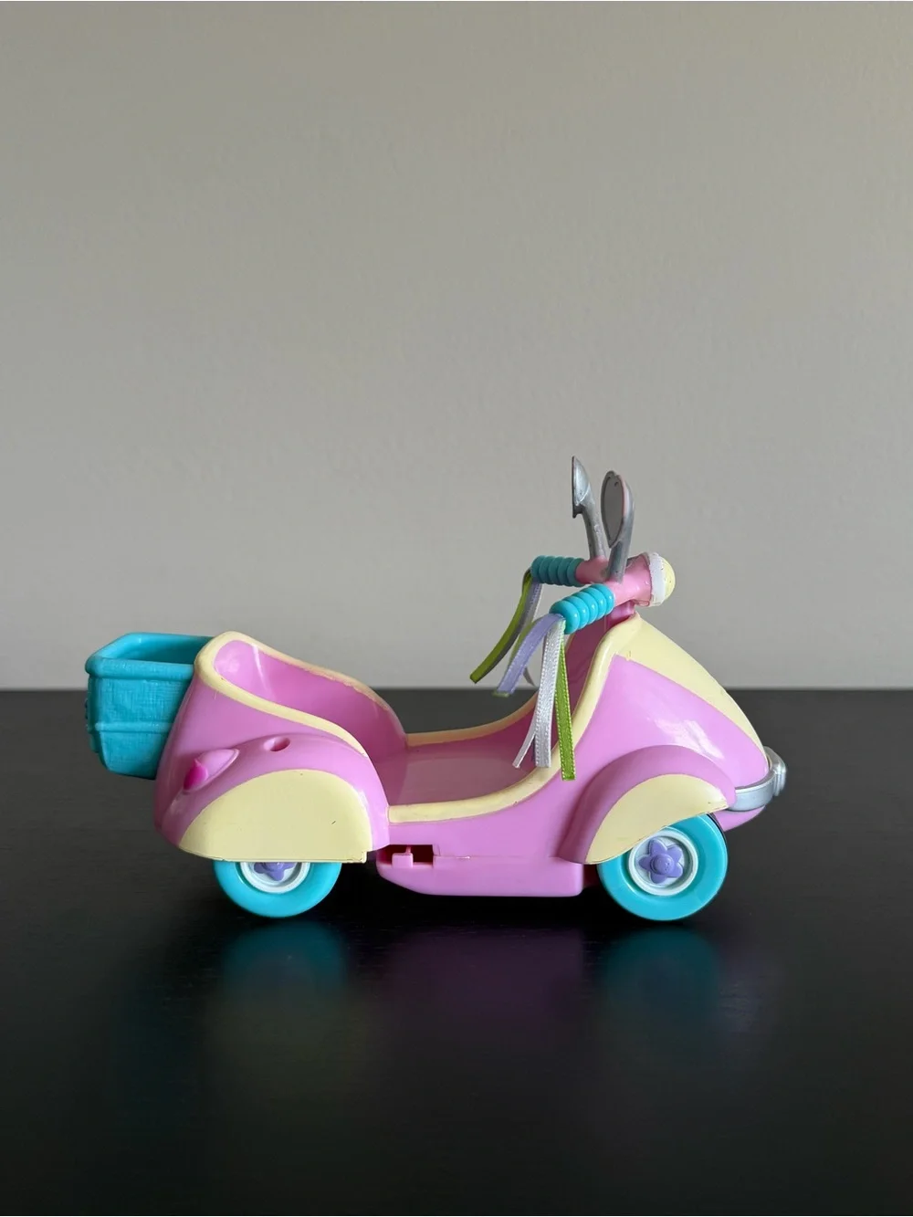 Hasbro My Little Pony Scooter Pull Back Butterfly Island Breeze’s Vehicle 2004